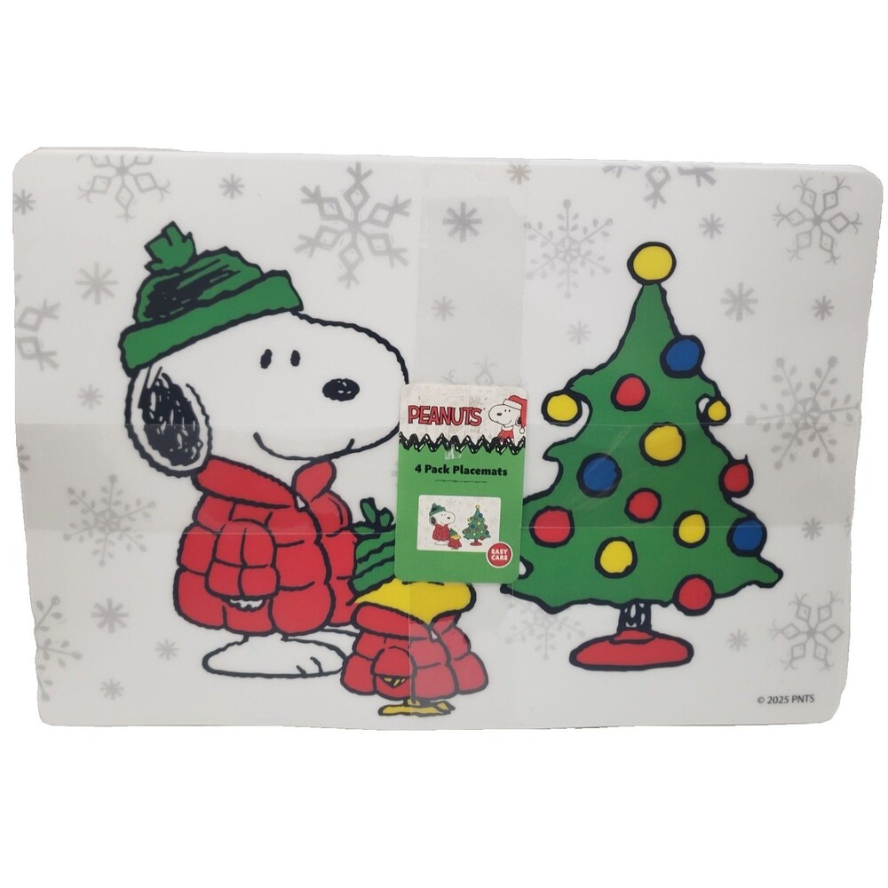 Set of 4 Vinyl Foam Back Placemats(13x19")CHRISTMAS TREE & SNOOPY DOG,PEANUTS,BB